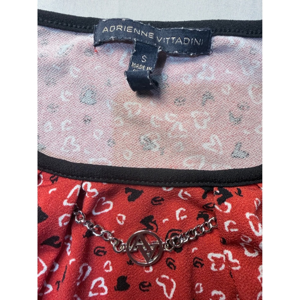 Adrienne Vittadini Womens‎ Red Heart Print Top Short Sleeve Chain Detail Size S - Picture 2 of 3